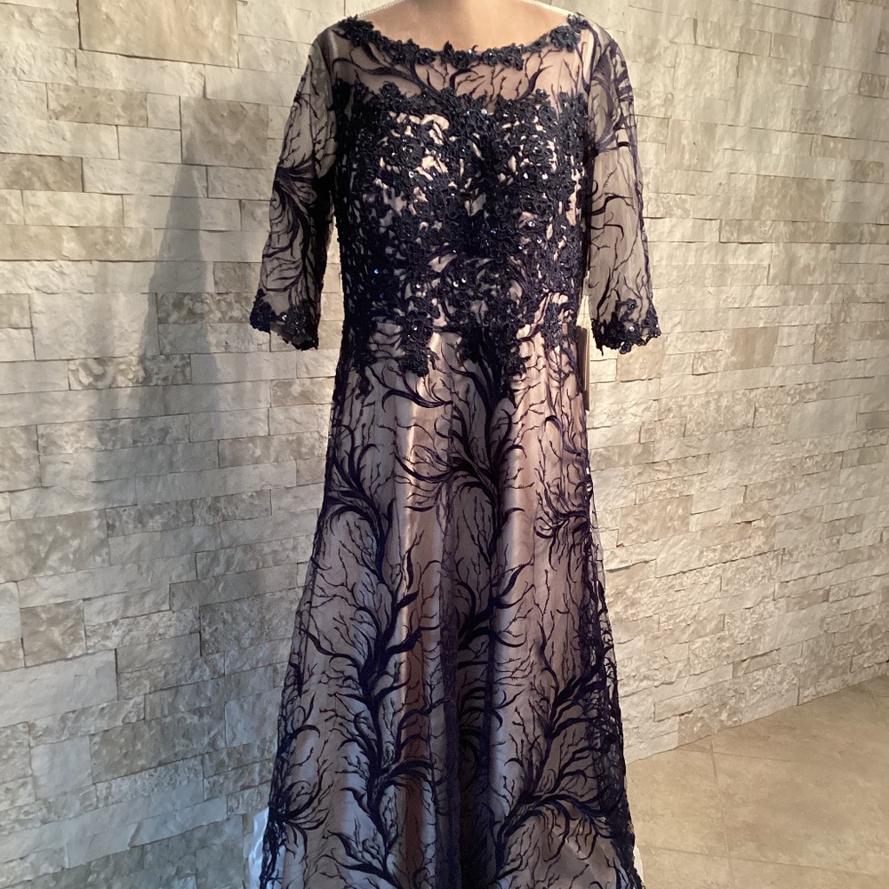 Mingda’s Elegant Evening Dress (NWT)